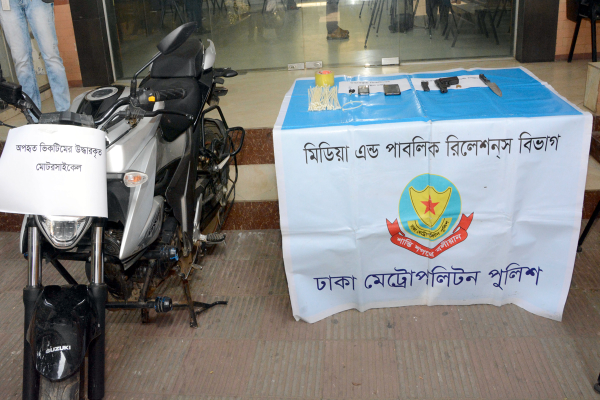 বি