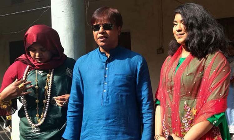 পাপুলের স্ত্রী ও শ্যালিকা। ছবি: সংগৃহীত