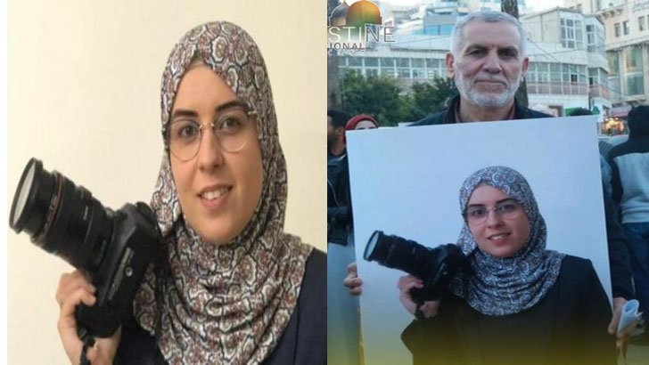 ফিলিস্তিনি সাংবাদিক বুশরার ছবি বুকে নিয়ে বাবার প্রতিবাদ