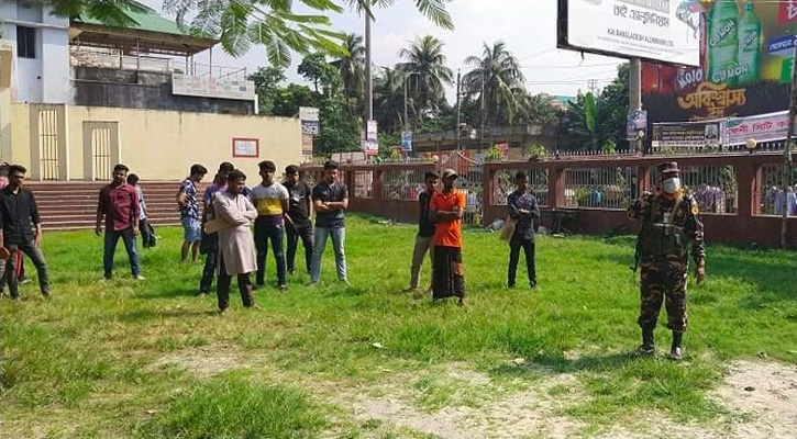 মাস্ক না পরায় রোদে দাঁড় করিয়ে শাস্তি