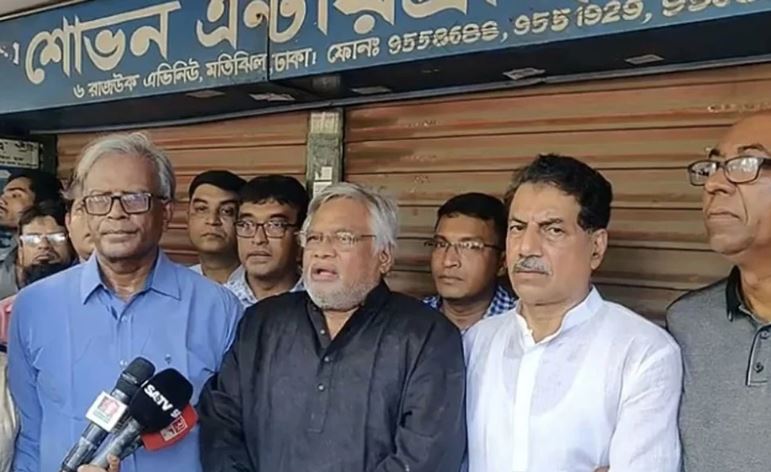 বক্তব্য দিচ্ছেন আমান উল্লাহ আমান 