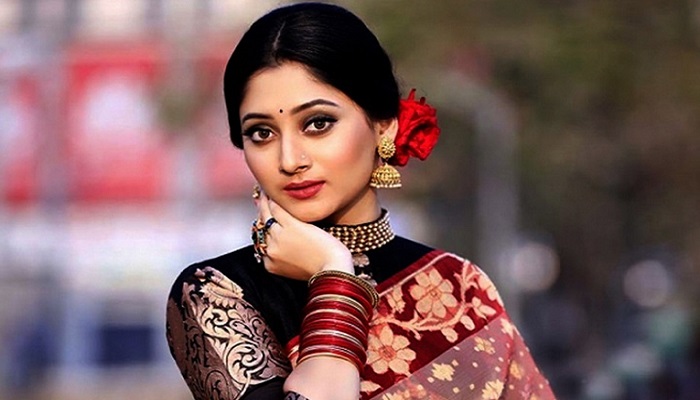 পূজা চেরি।