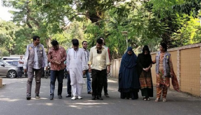 চক্রের মূলহোতাসহ ৫ জনকে আটক করেছে ডিবি 