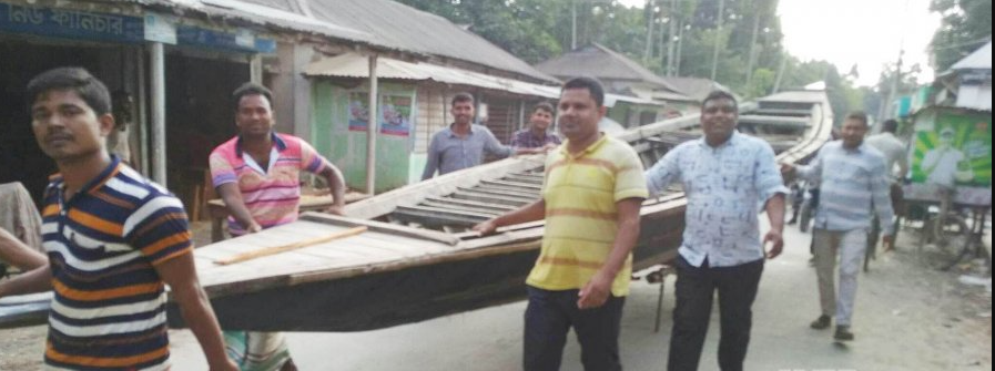 নৌকায় ক‌রে নিয়ে যাওয়ার সময় ২৭ কে‌জি গাঁজা উদ্ধার নিয়ে যাওয়ার সময়