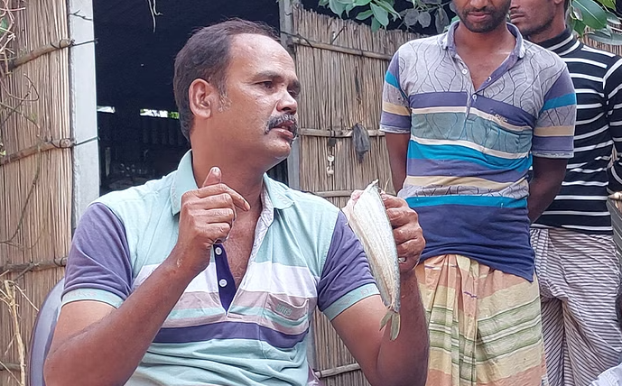 'ডিসকভারি আকরাম' নামে পরিচিত পাবনা জেলার আকরাম প্রামানিক।ছবি : সংগৃহীত