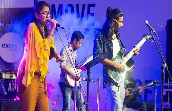 গান গেয়ে