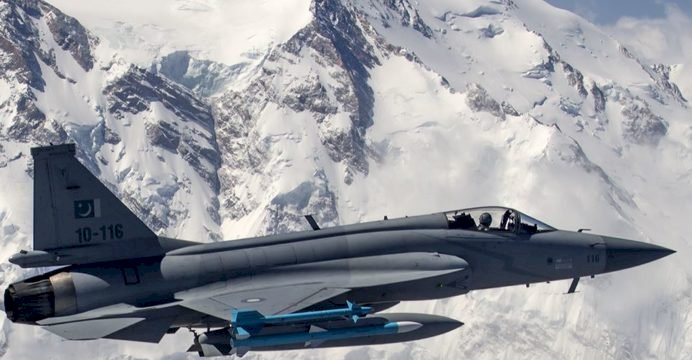 ছবিঃ পাকিস্তান বিমান বাহিনীর যুদ্ধবিমান জেএফ-১৭