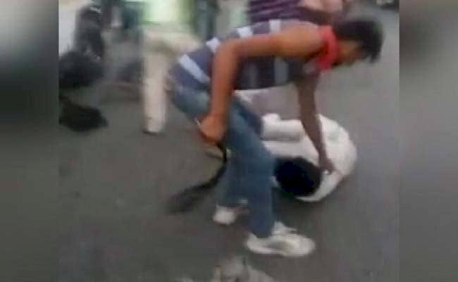 পেহেলু খানকে পিটিয়ে হত্যার দৃশ্য